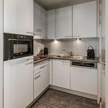 アパート Varzaly 0401 Met Parking *