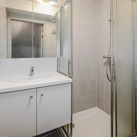 アパート Varzaly 0401 Met Parking