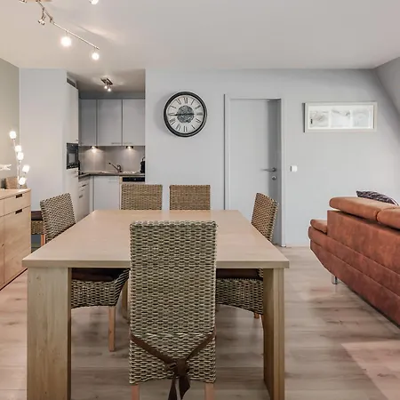 Varzaly 0401 Met Parking Apartment *