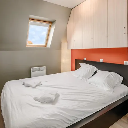 Varzaly 0401 Met Parking * ניופורט