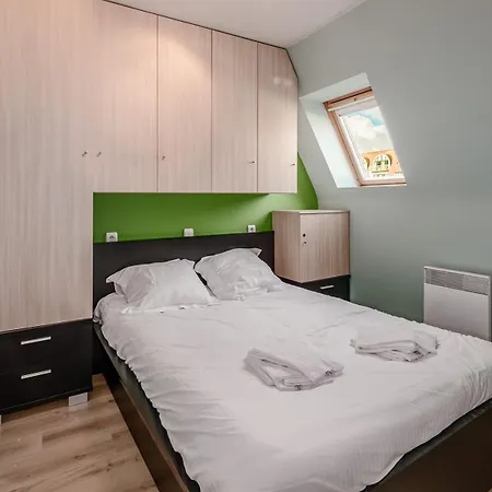 Varzaly 0401 Met Parking דירה