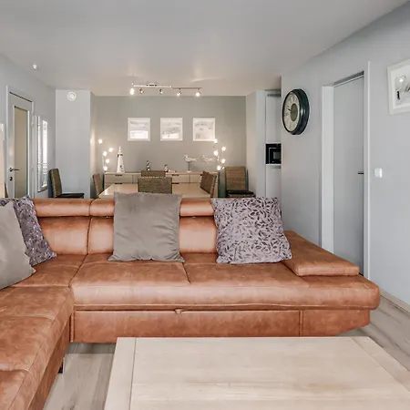 Varzaly 0401 Met Parking アパート *